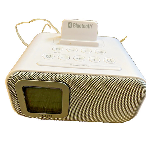 iHome IBT22 Bluetooth Dual Alarm Clock - Picture 4 of 4